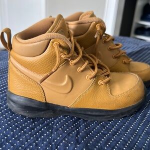 Nike kids Manoa boots brown